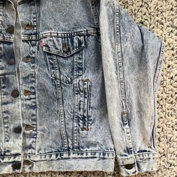 Large Vintage 80's Levi's Light Distressed Stone/Acid Wash Denim Jacket - Picture 2 of 6